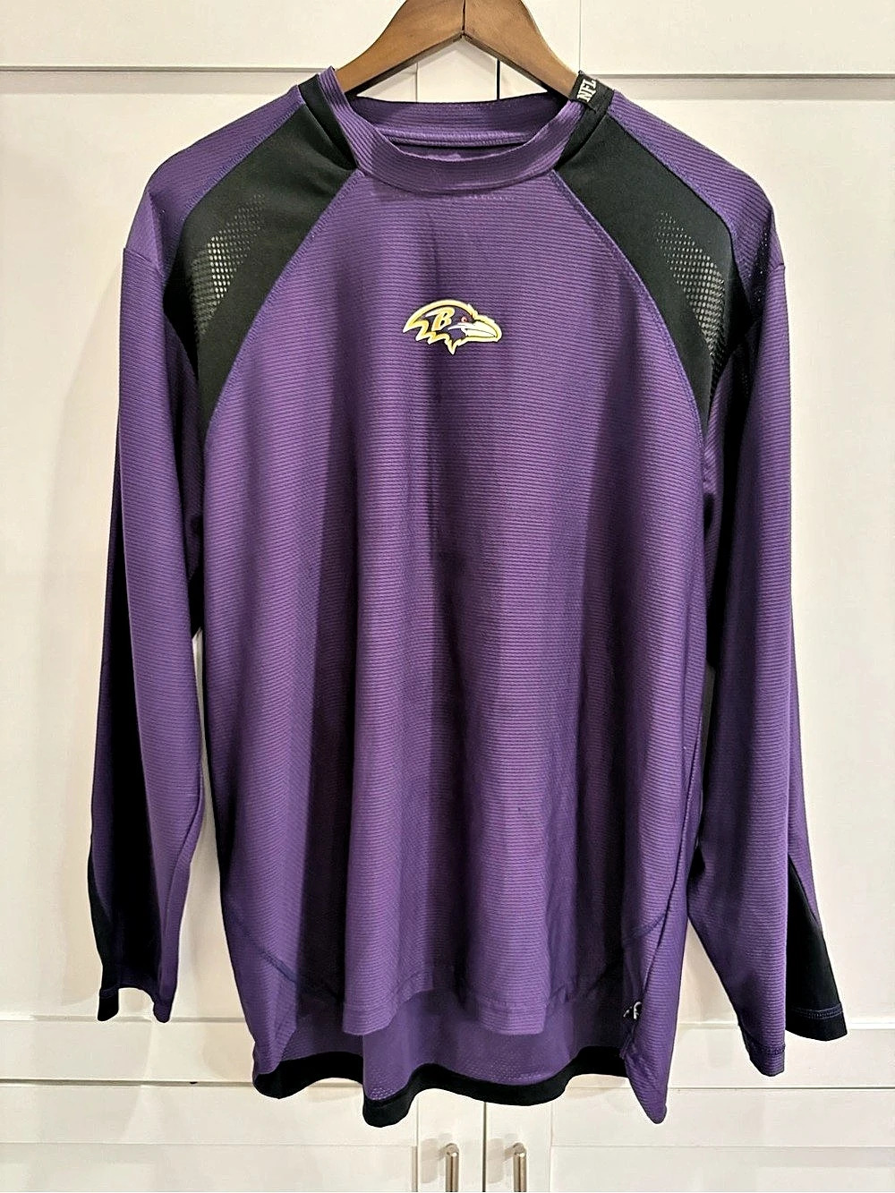 Baltimore Ravens NFL Men’s Long Sleeve Performance Shirt Purple Size L